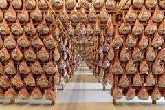 Aria-di-Festa_Linterno-di-uno-dei-prosciuttifici-del-San-Daniele