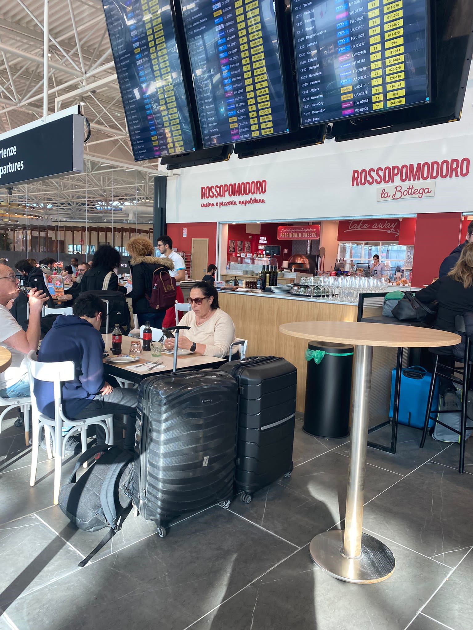 Rossopomodoro conquista gli aeroporti: nuova apertura a Roma Fiumicino