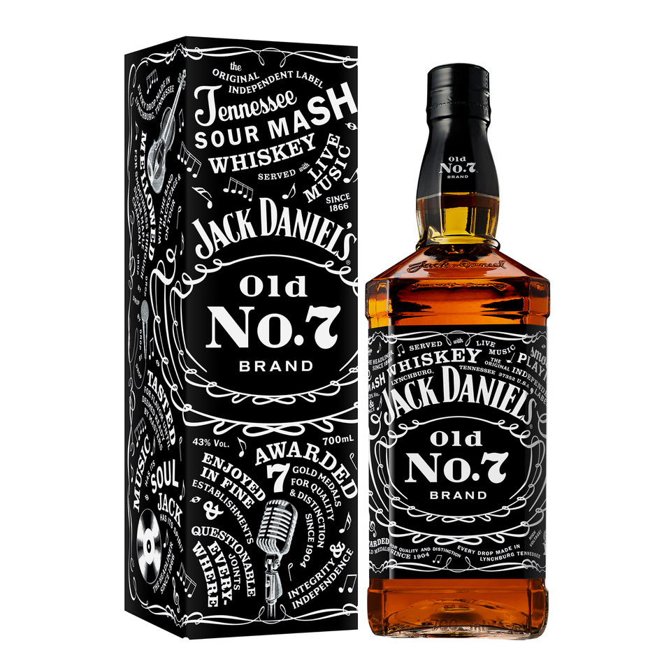 Paula Scher rielabora l’etichetta dell’iconico Whisky Jack Daniel’s Old no. 7