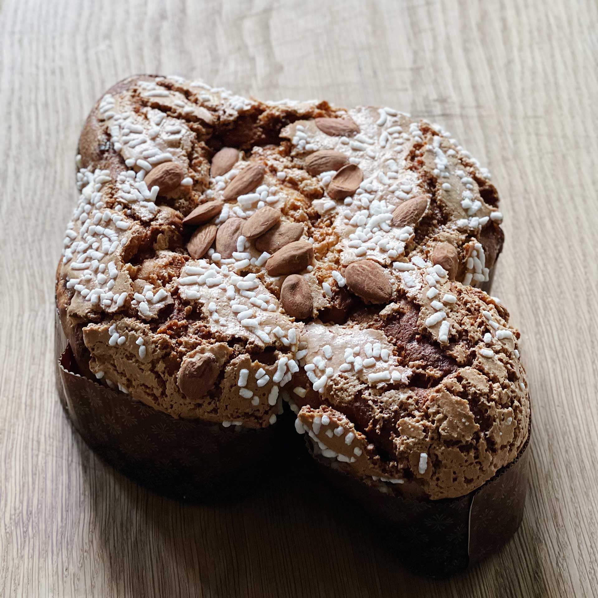 Anche per Pasqua 2023 la Colomba alle Albicocche arrosto di Daniel Canzian